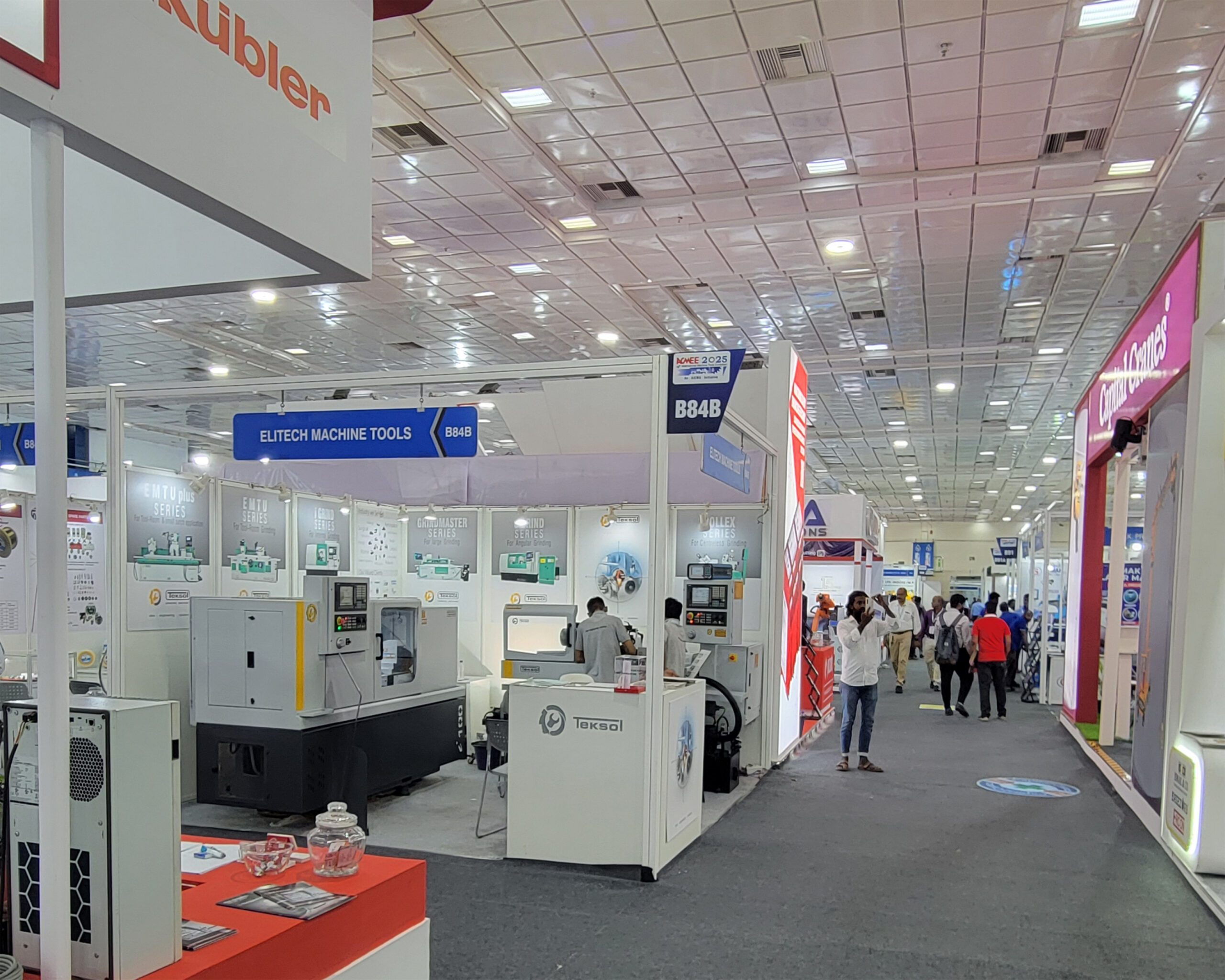 Live demonstration drawing attention at exhibition